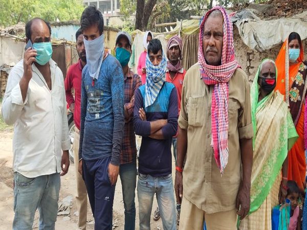 घटना के बाद अस्पताल पहुंचे परिजन। - Dainik Bhaskar