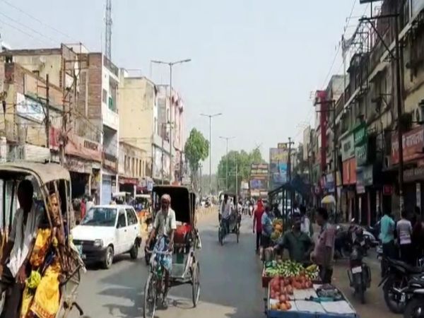 वाराणसी व्यापार मंडल के पदाधिकारी बंदी को आगे बढ़ाने की तैयारी में हैं। - Dainik Bhaskar