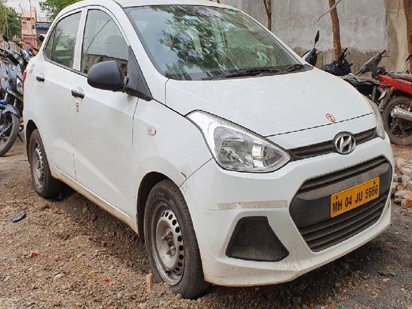 आरोपियों की जब्त बाइक, इसी से आए थे ठगी करने जबलपुर।