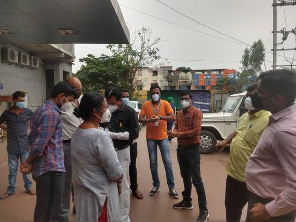 सवा लाख रुपए बकाया होने पर शव को बना लिया बंधक।