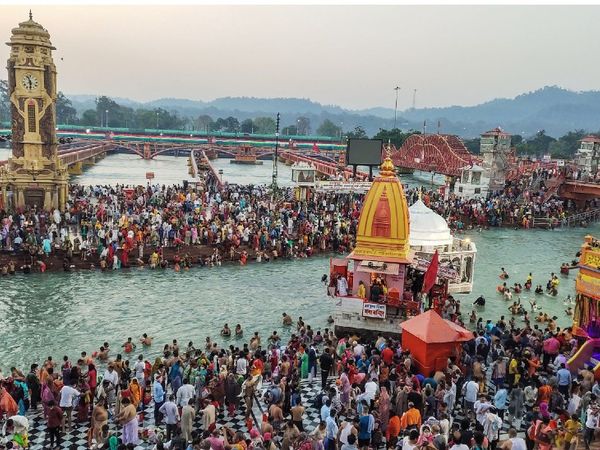 हरिद्वार में पिछले 5 दिन में कोरोना के 2,167 मामले सामने आ चुके हैं। - Dainik Bhaskar