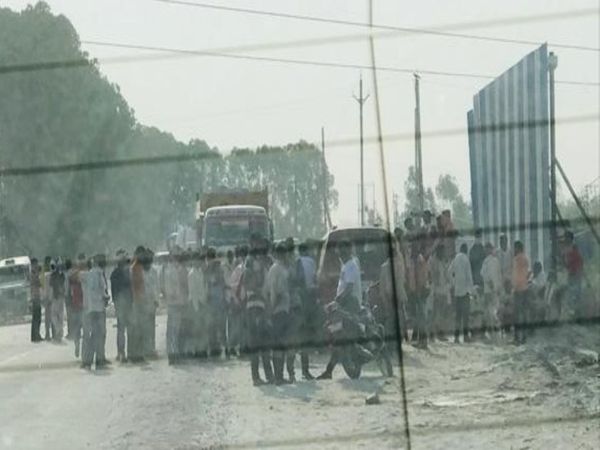 घटना के 12 घंटे बाद भी शुक्रवार को सुबह तक लोग हंगामा करते रहे