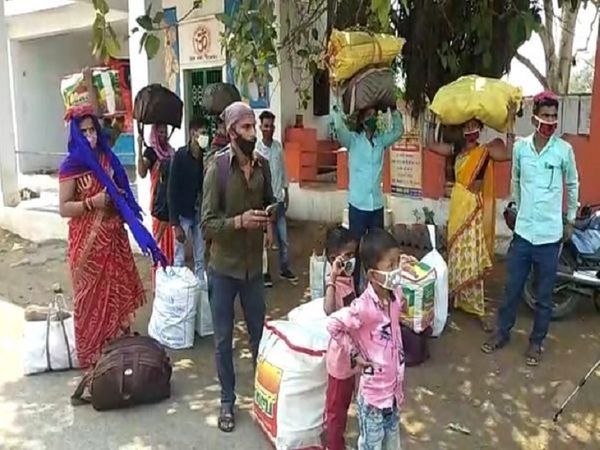 रायपुर, बिलासपुर और दुर्ग जैसे रेलवे स्टेशनों के बाहर दूसरे प्रदेशों से वापस लौट रहे मजदूरों का जत्था दिखने लगा है।