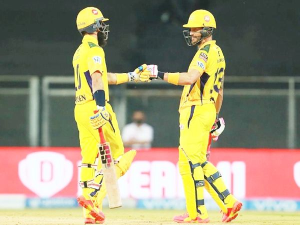 मोइन और डुप्लेसिस के बीच दूसरे विकेट के लिए 45 बॉल पर 66 रन की पार्टनरशिप हुई।