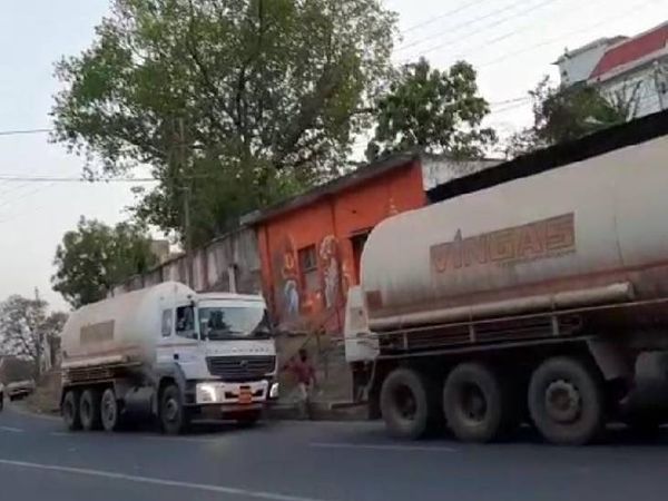 32 टन लिक्विड ऑक्सीजन लेकर ओडिशा से पहुंचा टैंकर।