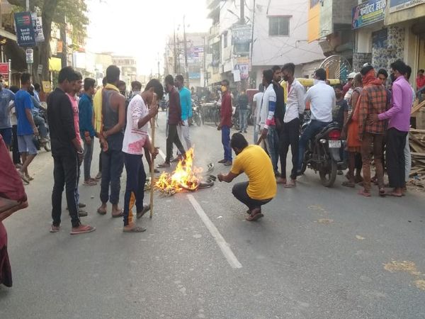 A 3 year Old Girl Crushed To Death By A Goods Carrier In Danapur, People Created a ruckus | 3 वर्ष की मासूम की मौत के बाद लोगों ने पुलिस को खदेड़ा; सड़क बंद की, ड्राइवर को जमकर धुना