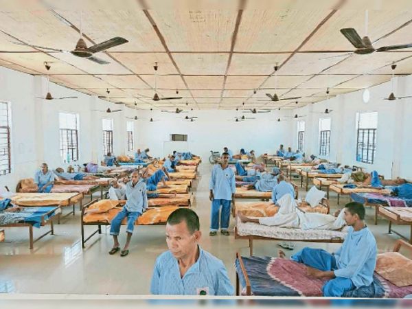 महामारी प्रबंधन: लोगों को बचाने अपनाघर ने ढाई माह में तैयार किए 362 बेड के 11 वार्ड; 2 में ऑक्सीजन की भी सुविधा