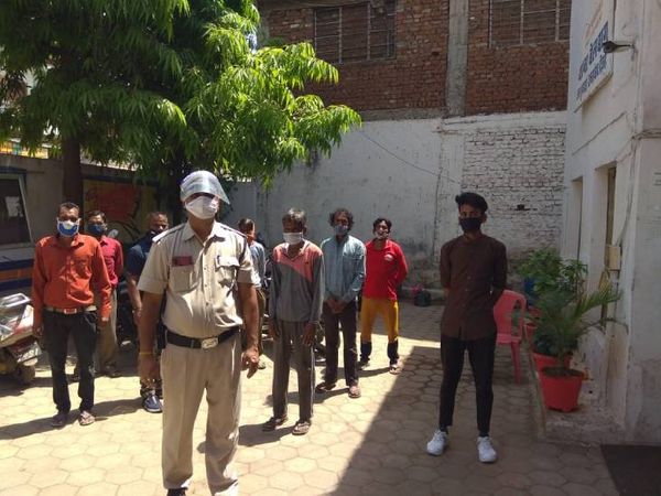लॉकडाउन में बेवजह निकले थे, पहुंच गए अस्थाई जेल।