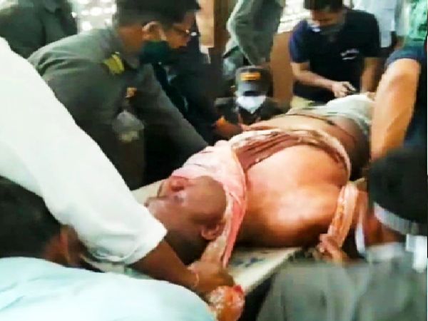 हाथ पैर बांध सुनील को मानसिक रोगी वार्ड में किया गया शिफ्ट।