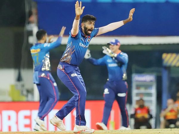 मुंबई के पेसर जसप्रीत बुमराह ने IPL में सबसे ज्यादा 25 नो बॉल फेंकने का रिकॉर्ड बनाया। मैच में उन्होंने 4 ओवर में 32 रन देकर एक विकेट लिया।