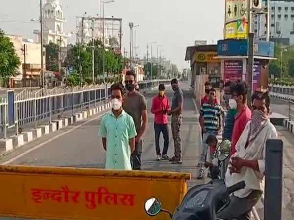 BRTS पर बनाई अस्थाई जेल , बेवजह घूमने वालों को किया बंद