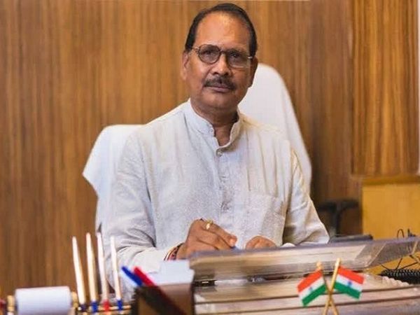 स्कूल शिक्षा मंत्री डॉ. प्रेमसाय सिंह टेकाम ने कहा कि कोरोना की स्थिति सुधरने के बाद 12वीं की परीक्षा पर फैसला होगा।