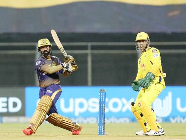 दिनेश कार्तिक ने ने 24 बॉल पर 40 रन की पारी खेली। यह उनका IPL में 200वां मैच रहा।