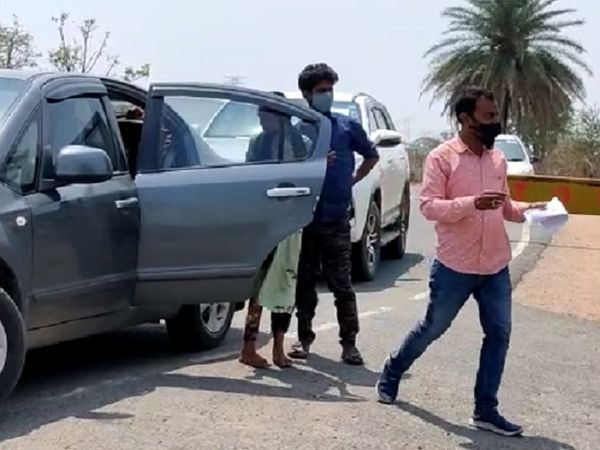 गौरेला-पेंड्रा-मृत्युभोग (GPM) जिले में कोरोना संक्रमण को देखते हुए छत्तीसगढ़-मध्यप्रदेश की सीमा से लगे बॉर्डर पर चौकसी बढ़ा दी गई है। हर आने-जाने वाले यात्रियों से पूछताछ और आवश्यक दस्तावेज चेक करने के बाद ही जाने दिया जा रहा है।