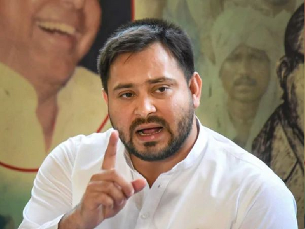 तेजस्वी ने टीकाकरण अभियान की सुस्त चाल पर भी सवाल खड़ा किया है। - Dainik Bhaskar