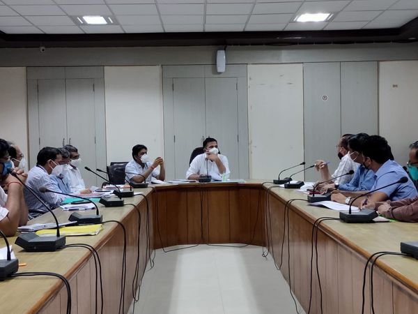 नागौर में हालात संभालने की कवायद: कलेक्टर ने इंडस्ट्रीज में काम आ रहे ऑक्सीजन सिलेंडर अधिग्रहण के दिए निर्देश