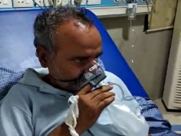 Famous poet Mir Ali Mir of Chhattisgarh Mirona became positive Poets returned home after recovering from Corona | अस्पताल में मन उदास होता तो करते थे घर के बच्चों से बातें, दूसरे मरीजों को अपनी कविता-गीतों के वीडियो दिखाकर किया मोटिवेट