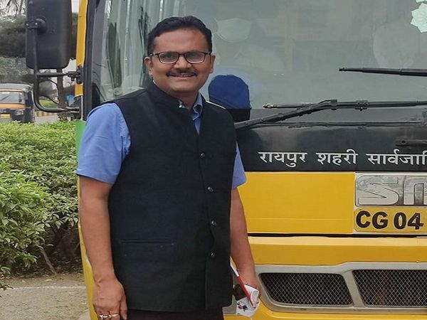 पुलक भट्ठचार्य रायपुर के अनुभवी प्रशासनिक अफसरों मे से हैं, इस विवाद की वजह से अब चर्चा में हैं।