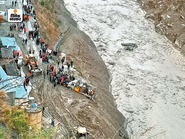 तस्वीर फरवरी में चमोली में हुई ग्लेशियर टूटने की घटना के बाद चले सर्च ऑपरेशन की है। (फाइल) - Dainik Bhaskar