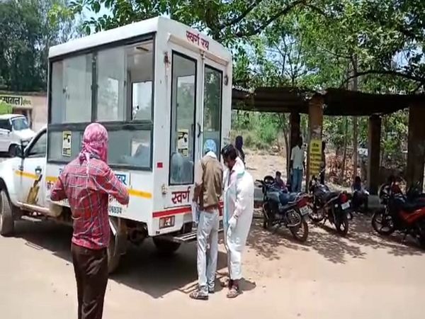 दुर्ग मरच्यूरी से एक साथ 3 से 4 शवों को भेजा जा रहा है। जिला प्रशासन ने व्यवस्था की है।