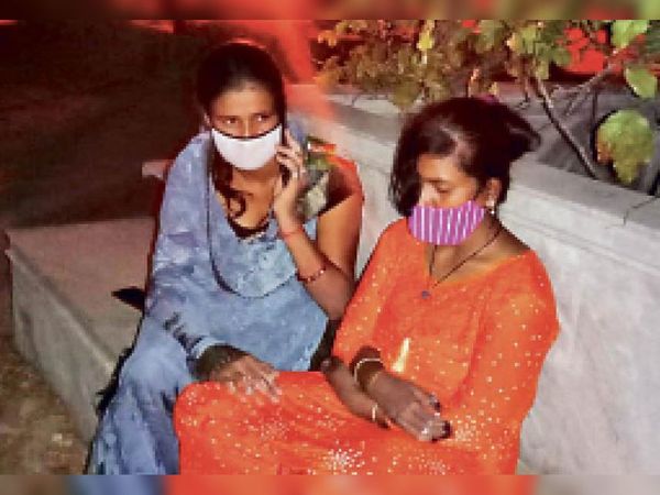 कोरोना ने छीनी खुशियां: सात दिन बाद बेटी को दुल्हन बनते देखने वाली मां की कोरोना ने छीनी सांसें, बेटी की चीखों से गूंजा मोक्षधाम