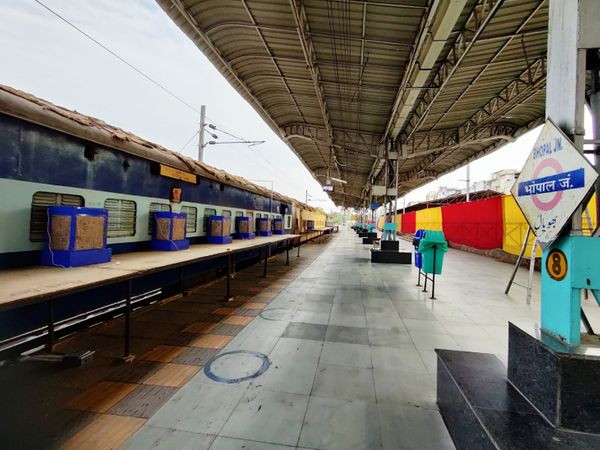 प्रत्येक कोच में 9 केबिन हैं, इनमें 8 केबिन में मरीज और एक केबिन पैरामेडिकल स्टाफ के लिए होगा।