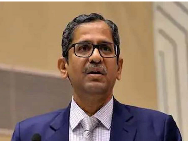 जस्टिस रमना ने CJI एसए बोबडे की जगह ली है। जस्टिस बोबडे 23 अप्रैल को रिटायर हो गए। -फाइल फोटो - Dainik Bhaskar