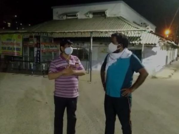 अस्पताल का निरीक्षण पहुंचे DM पहुंचे यशपाल मीणा।