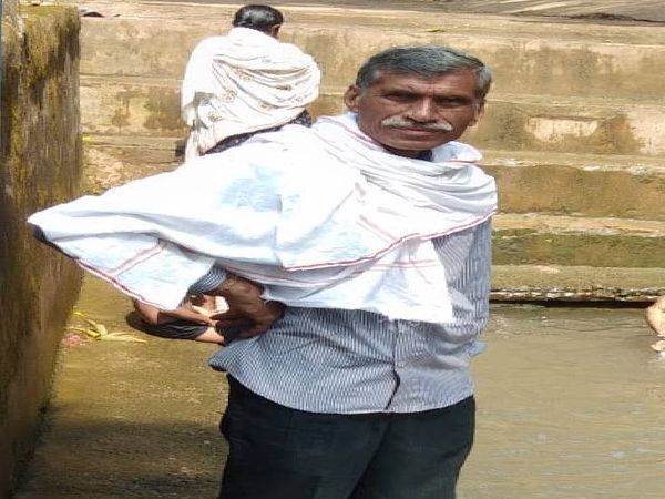 वंशपति शुक्ला (55) की सड़क हादसे में मौत हो गई।