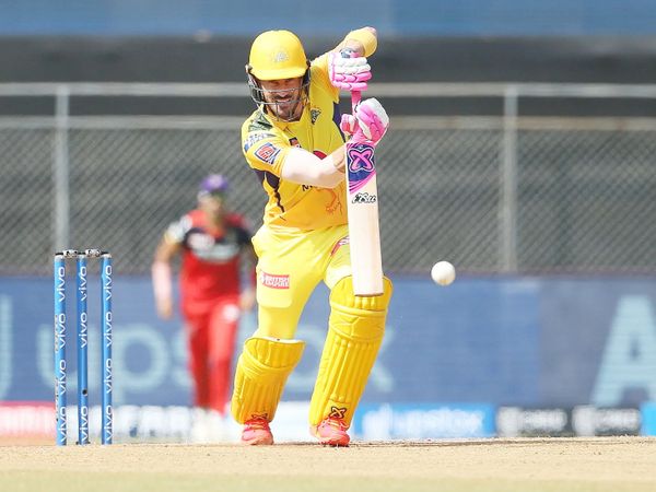 फाफ डु प्लेसिस ने 41 बॉल पर 50 रन की पारी खेली।