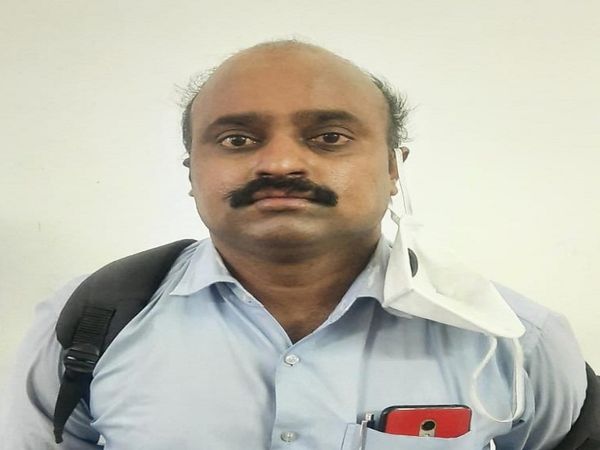 तस्वीर ओंकार भोसले की है। रेमडेसिविर इंजेक्शन को मरीजों को लगाना