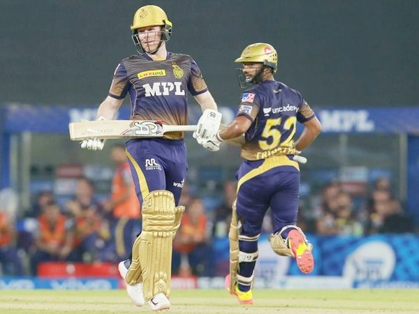 कोलकाता ने 17 रन पर 3 विकेट गंवा दिए थे। इसके बाद कप्तान ओएन मोर्गन ने राहुल त्रिपाठी के साथ चौथे विकेट के लिए 48 बॉल पर 66 रन की पार्टनरशिप कर पारी को संभाला।