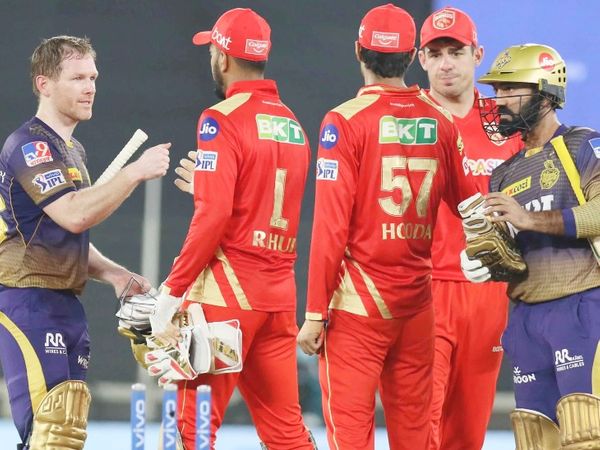 आखिर में मोर्गन 47 और दिनेश कार्तिक 12 रन बनाकर नाबाद रहे और टीम को मैच जिताया।