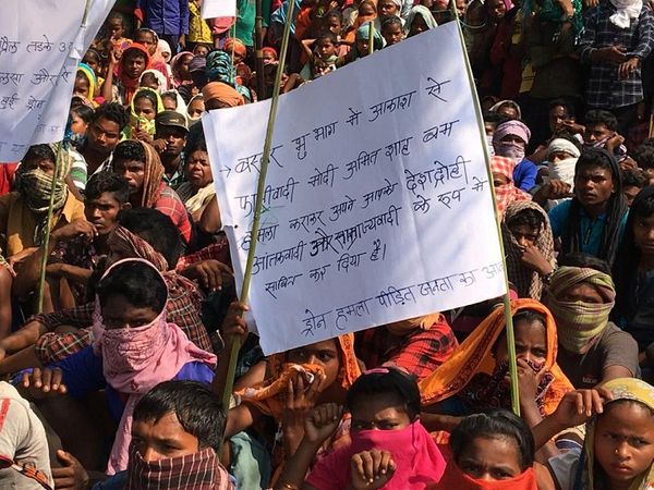 डाक में ग्रामीणों ने हमला के लिए प्रधानमंत्री नरेंद्र मोदी और गृह मंत्री अमित शाह को जिम्मेदार बताया।