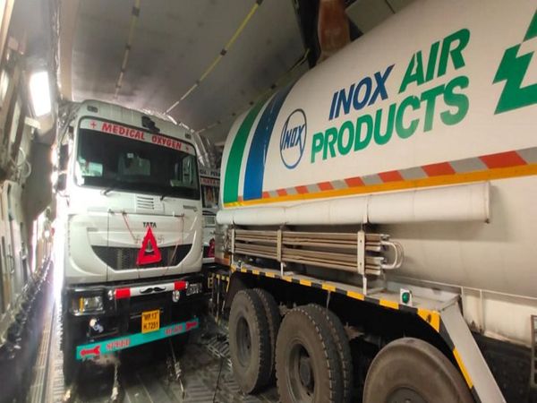 एक साथ तीन टैंकर लेकर रवाना हुआ विमान।