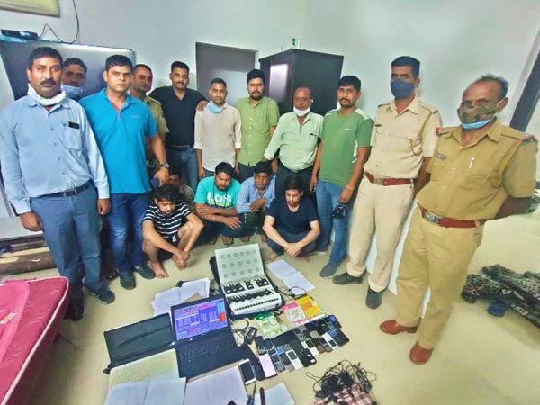 उदयपुर से खेला जा रहा था सट्टे का खेल: पुलिस ने मध्यप्रदेश के पांच युवकों को किया गिरफ्तार, 8 करोड़ का हिसाब, 40 मोबाइल फोन समेत नकदी जब्त
