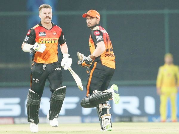 इसके बाद वॉर्नर ने मनीष पांडे के साथ दूसरे विकेट के लिए 83 बॉल पर 106 रन की पार्टनरशिप कर पारी को संभाला।