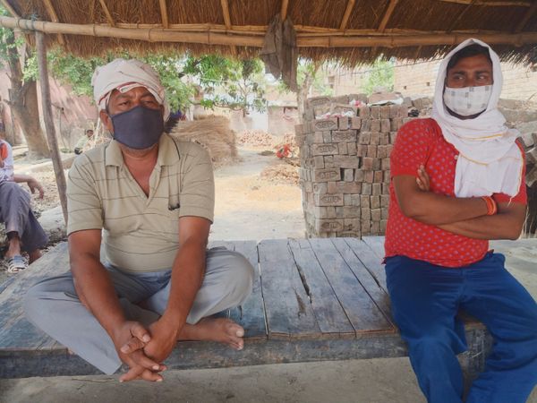सुरेंद्र राजभर महाराष्ट्र में ऑटो चलाते थे, अब वे गांव लौट आए हैं। वहीं सुजीत पटेल भी मुंबई से लौटे हैं, उन्हें हल्की खांसी आ रही है।