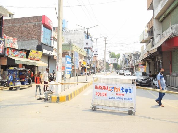 रामलाल चौक पर की गई बेरिकेडिंग।