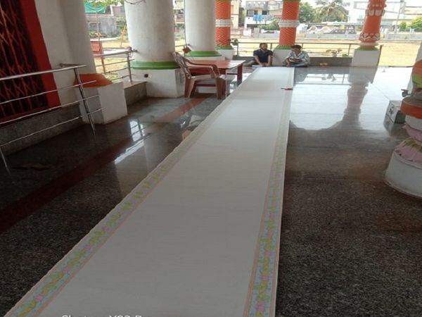 35 फिट लंबी ड्राइंग शीट पर 3 लाख 99 हजार 630 बार राम राम लिखा है।