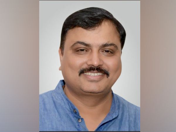 फेडरेशन ऑफ वेस्टर्न इंडिया सिने एम्प्लॉइज फेडरेशन के जनरल सेक्रेटरी अशोक दुबे