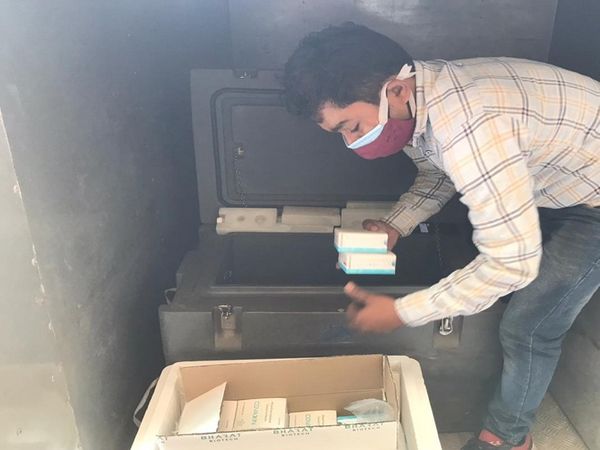 वैक्सीन रायपुर के सेंटर्स के लिए भेजी गए हैं।