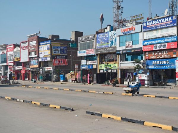 प्रदेश में कोरोना के मामले लगातार बढ़ते जा रहे हैं, जो लॉकडाउन लगाने की वजह बने। - Dainik Bhaskar