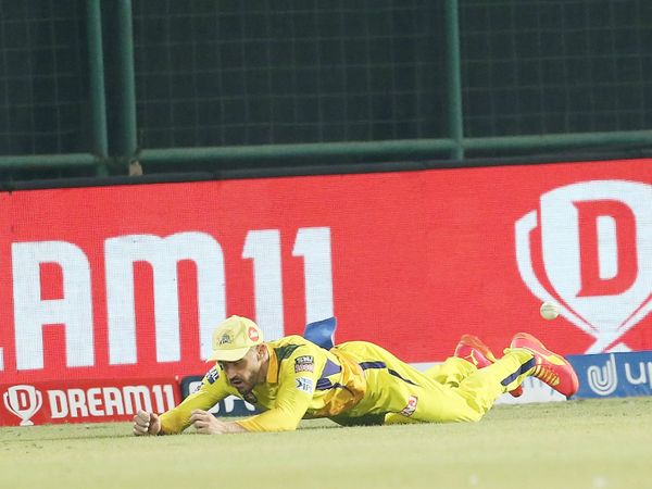 डुप्लेसिस ने अहम मौके पर पोलार्ड का महत्वपूर्ण कैच छोड़ा।