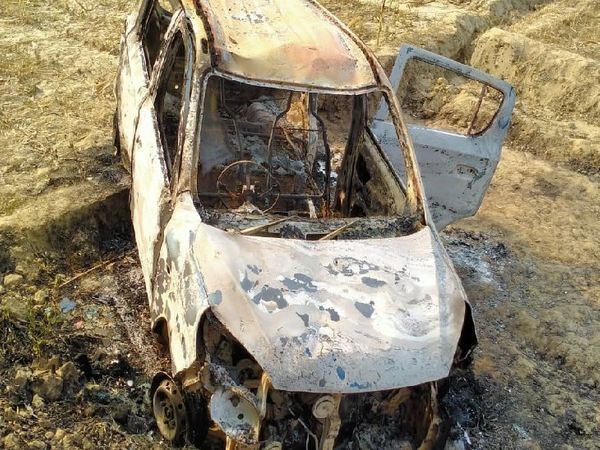 आक्रोशित लोगों ने मृत अनुज के दोस्त त्रिभुवन की कार जला दी।