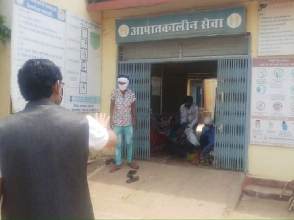 महिला के लक्षण को विभाजित वाले थे। अस्पताल के कर्मचारियों के पास किट भी नहीं थी, तो उन्होंने महिला को को विभाजित केंद्र ले जाने के लिए कहा।