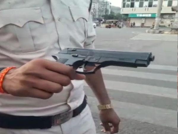 पकड़ी गई लाइटर पिस्टल, लेकिन इसकी क्वालिटी देखकर पुलिस भी हैरत में पड़ गई।