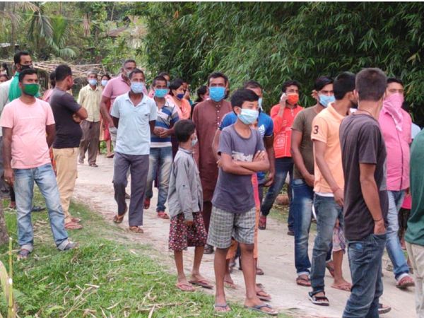 बंगाल में जारी हिंसा के कारण भाजपा कार्यकर्ता परिवार समेत असम पहुंच रहे हैं। - Dainik Bhaskar