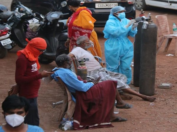 हादसे में अपने परिजनों को खो चुके घर वालों को डर है कि कहीं फिर से पैसे और रसूख की ताकत से ये छूट न जाएं।