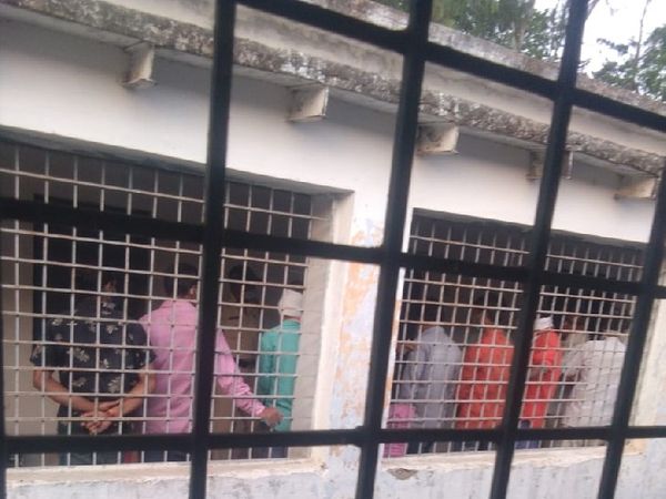 3471 people who used to walk in mosque and curfew were kept in temporary jail, 3671 were given a show cause notice | बिना मॉस्क और कर्फ्यू में घूमने वाले 3471 लोगों को अस्थाई जेल में किया बंद, 3671 को थमाए कारण बताओ नोटिस